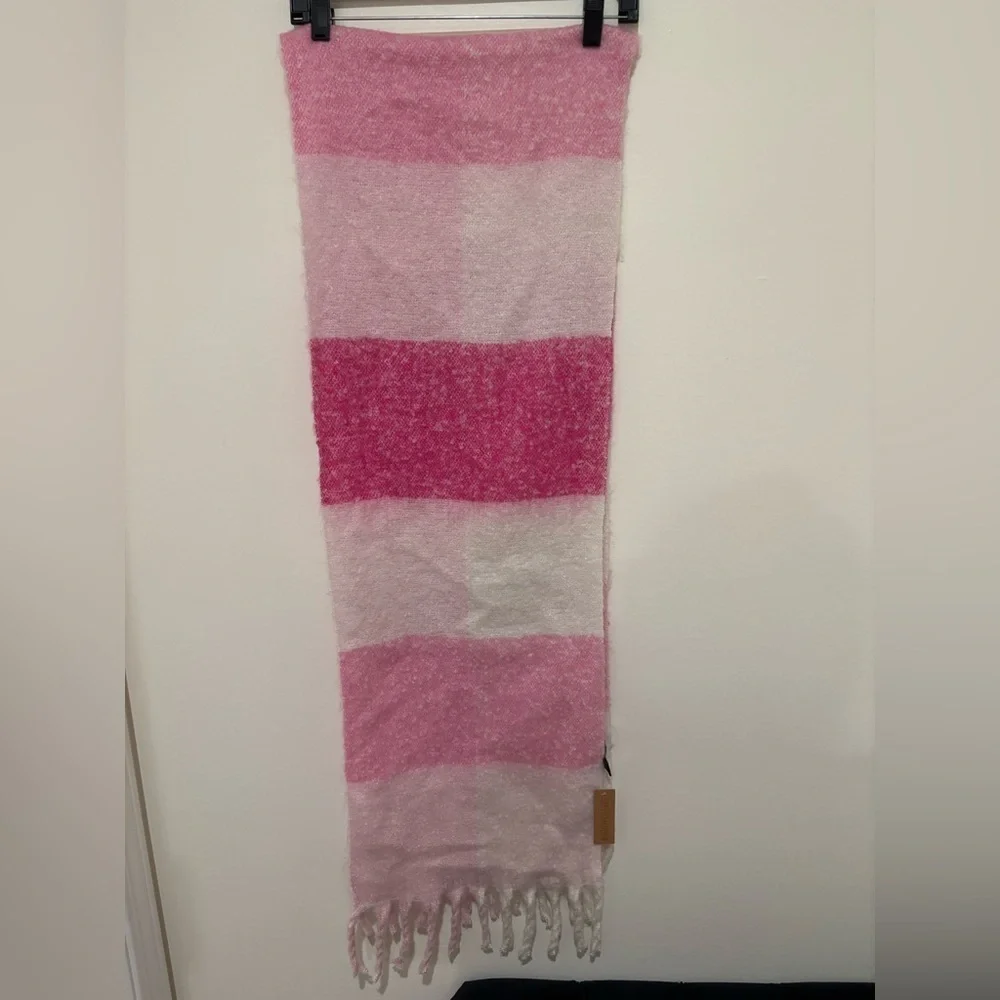 Steve Madden Pink and Cream Scarf Brand New